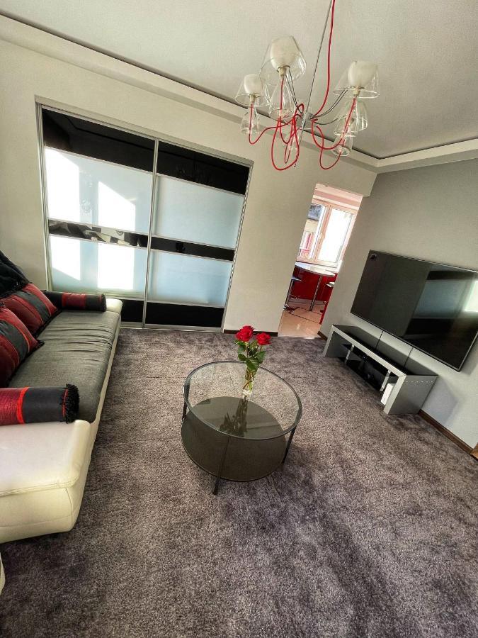 Luxury Red Apartment By Marta Radom Ngoại thất bức ảnh