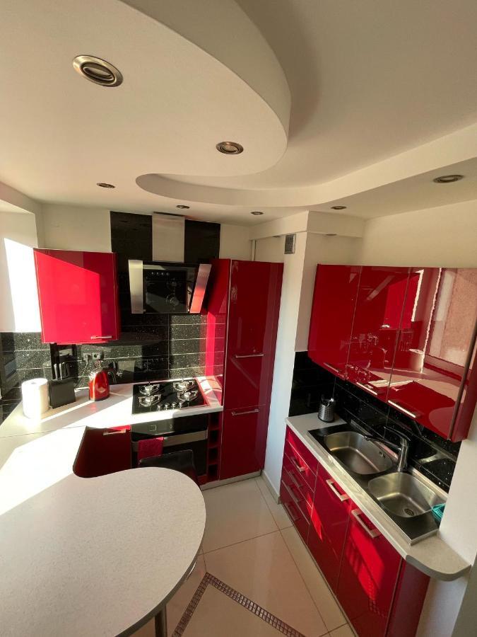 Luxury Red Apartment By Marta Radom Ngoại thất bức ảnh