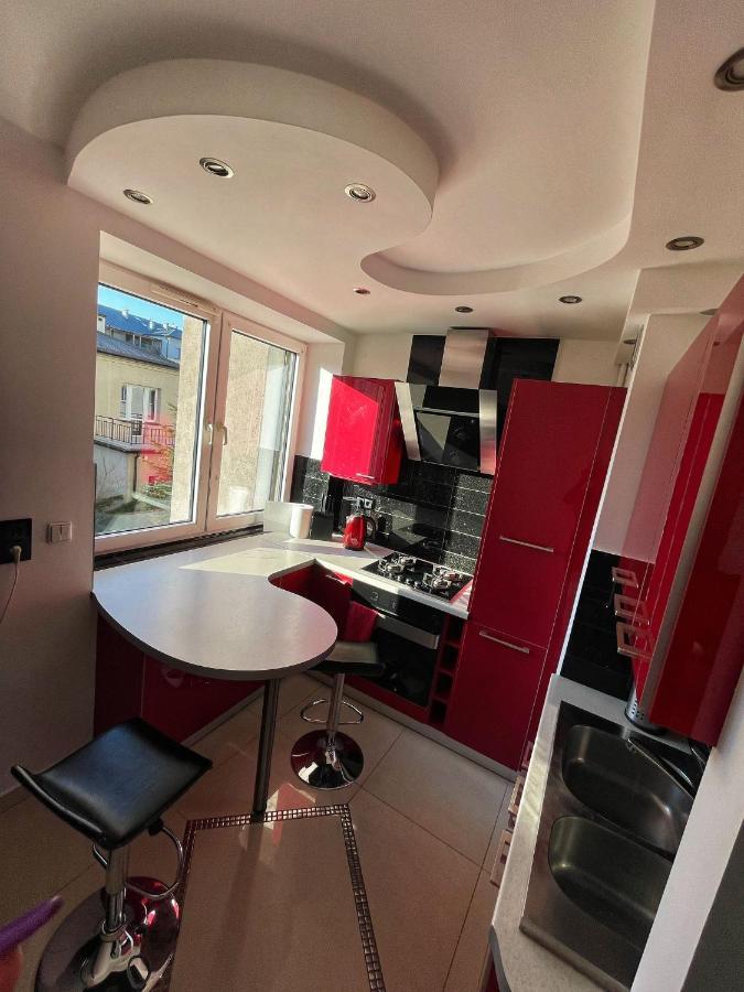 Luxury Red Apartment By Marta Radom Ngoại thất bức ảnh